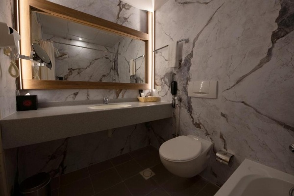 Ramee Guestline Hotel image 11