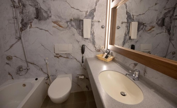 Ramee Guestline Hotel image 12