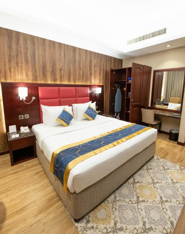 Ramee Guestline Hotel image 17