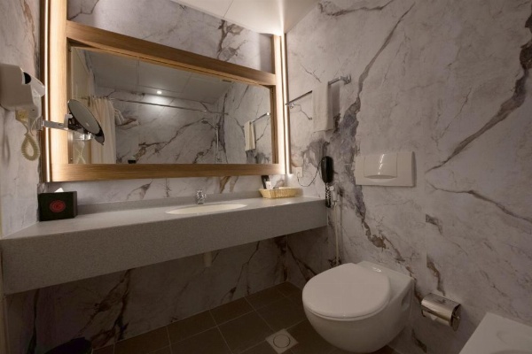 Ramee Guestline Hotel image 22