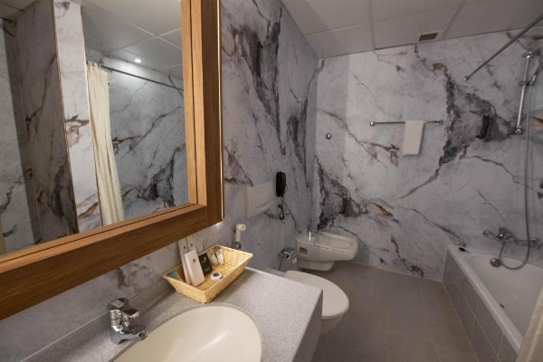 Ramee Guestline Hotel image 35